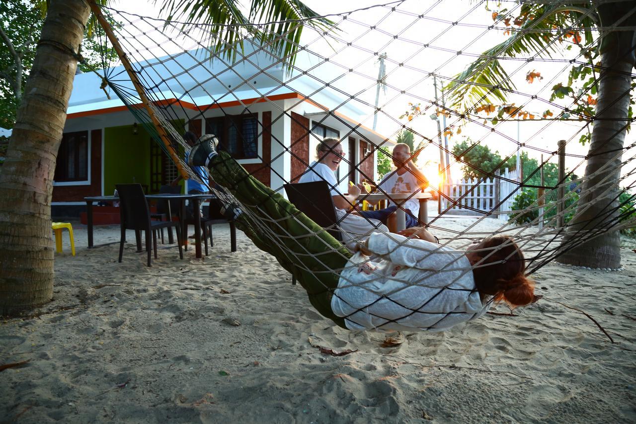 Funky Art Beach House Alappuzha Экстерьер фото